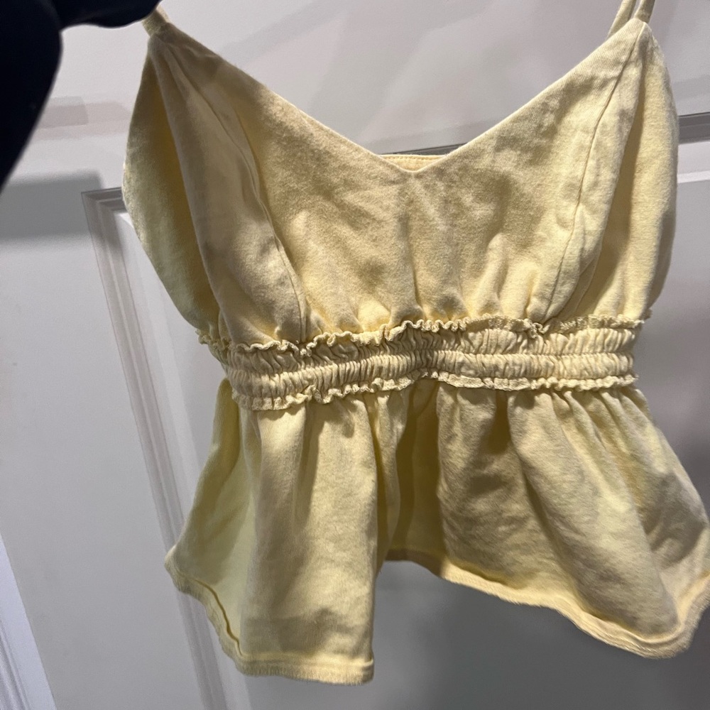 Yellow top from forever 21 rarely worn great condition